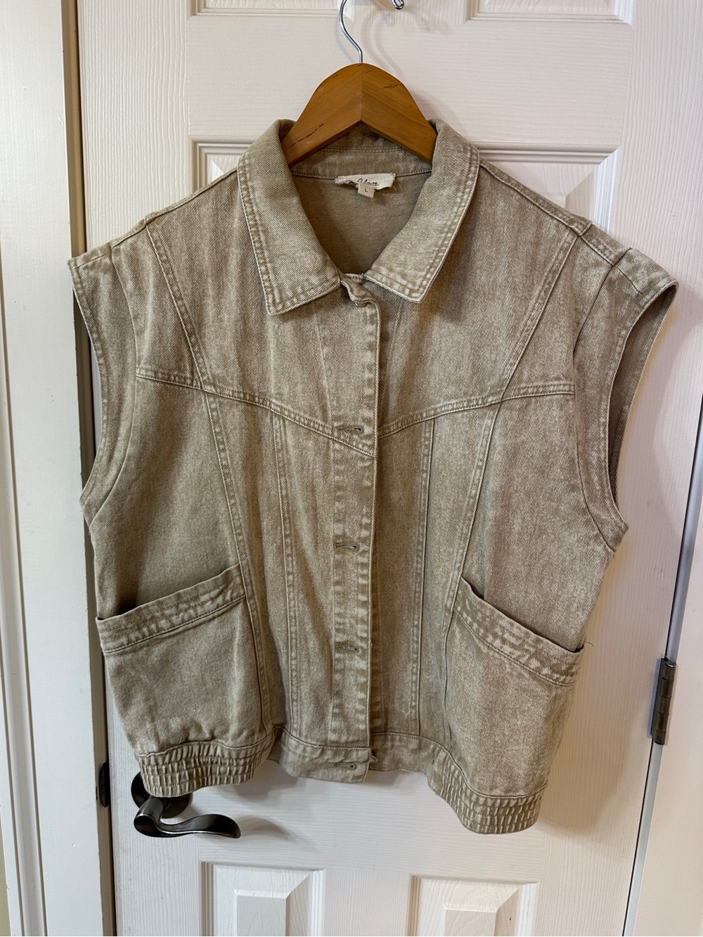 Elan “Joy” Denim Vest size Large All Seasons Stylish Flattering Tan